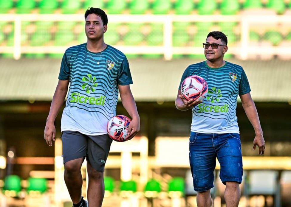 No AC, gandulas unem paixão pelo futebol com trabalho para obter renda