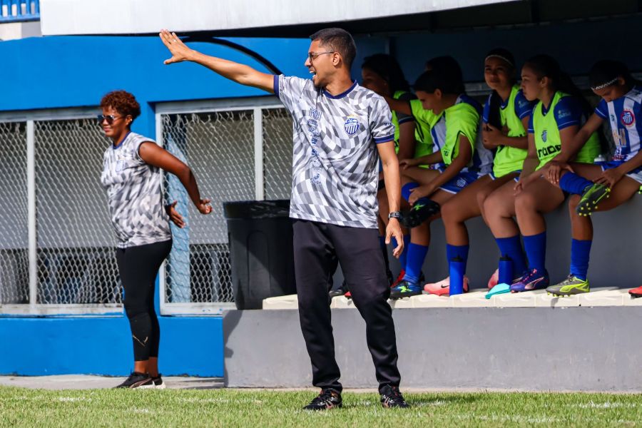 Carlos Daniel busca segundo título em menos de um ano no futebol feminino