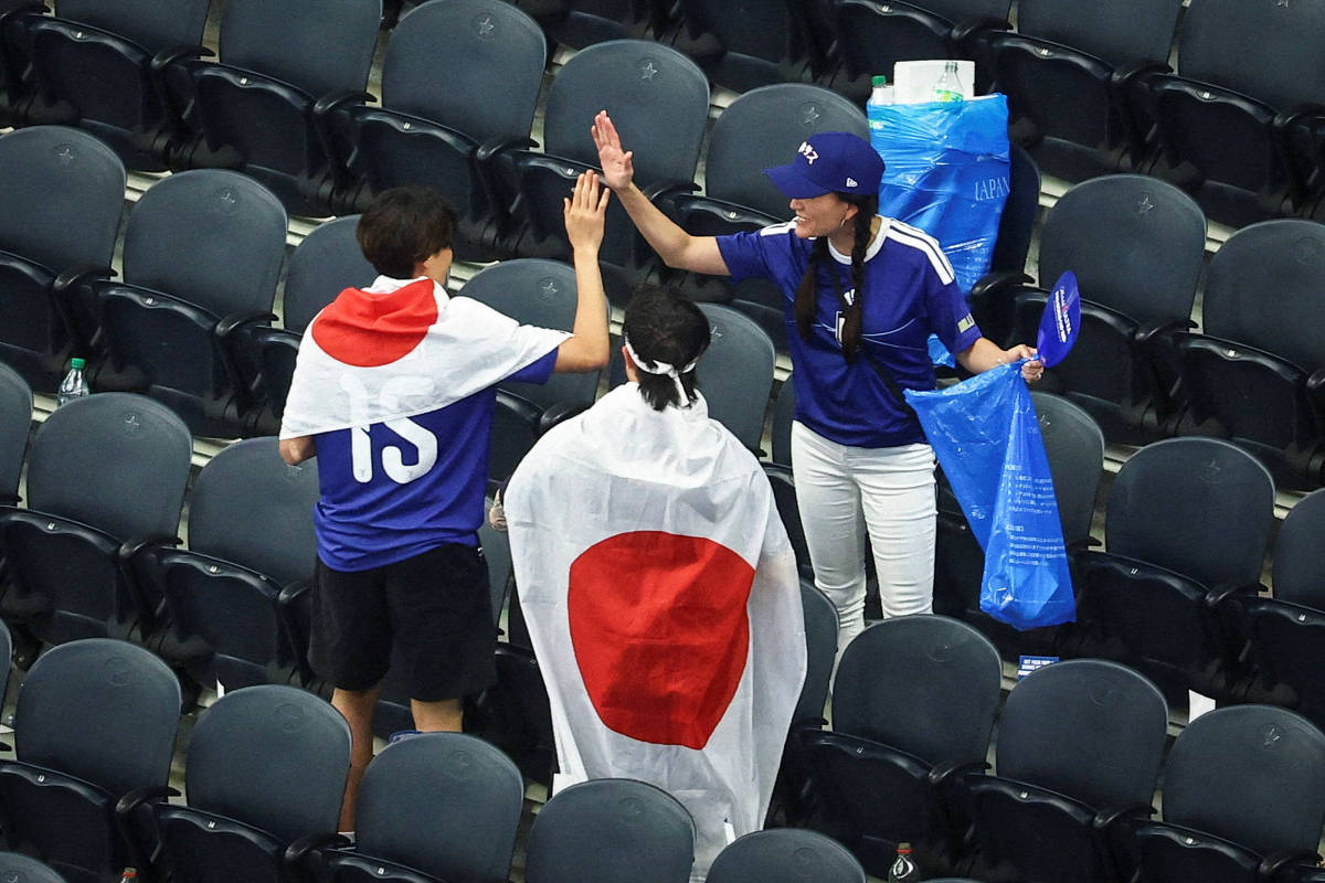 E se os homens japoneses também limpassem suas casas e não só os estádios?