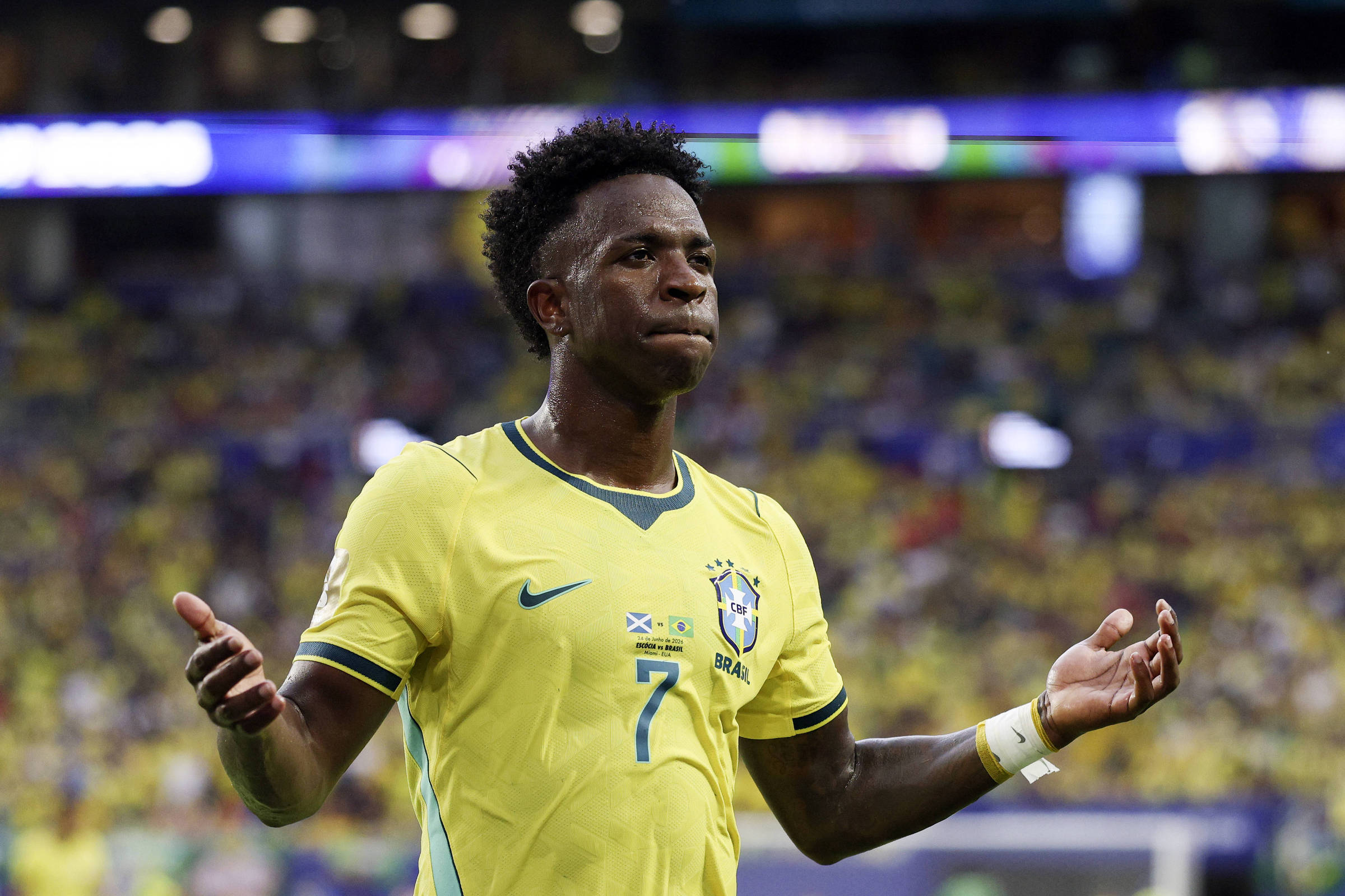 Opinião - Márcio Macedo: Vinicius Junior é futebol como música na cara dos racistas