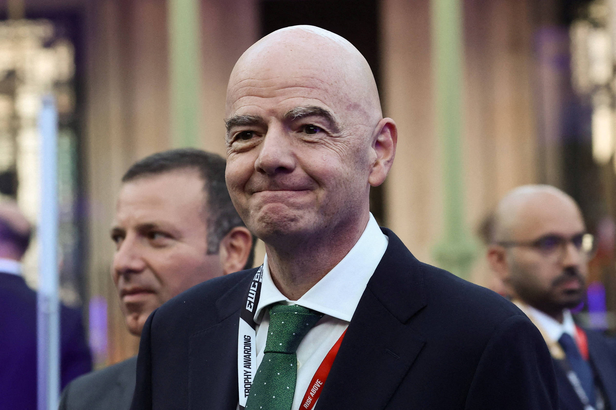 Uefa prepara denúncia criminal contra presidente da Fifa