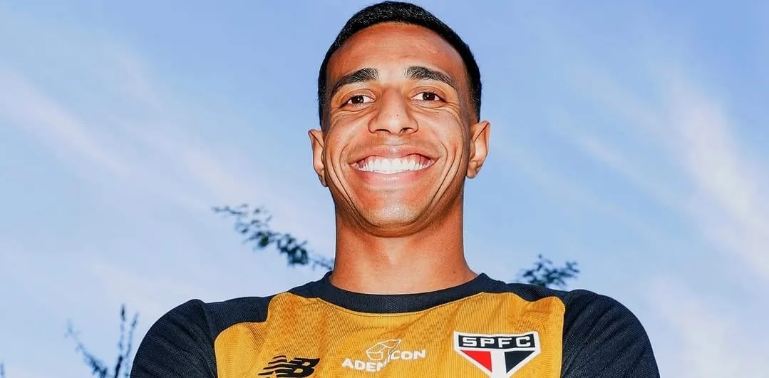 São Paulo oficializa acerto com Victor Sá, ex