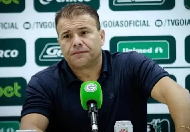 Noroeste acerta com ex