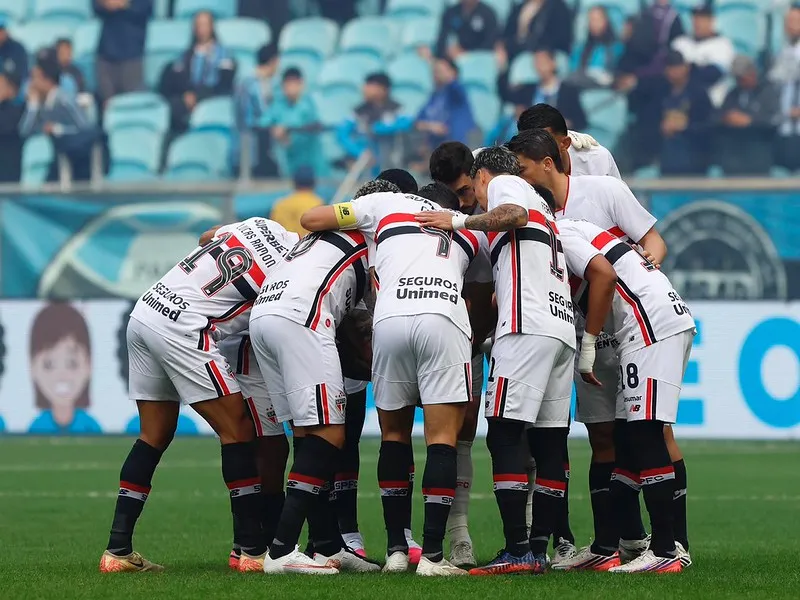 Dorival Júnior liga alerta no São Paulo após nova derrota por virada