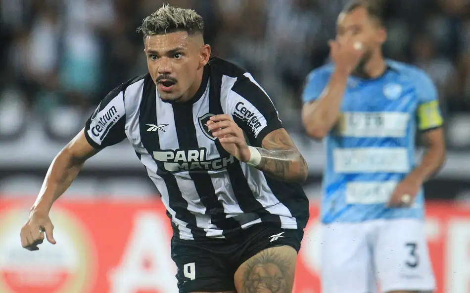 Atacante aceita corte de mais de 80% no salário para voltar a time da Série A do Brasileirão