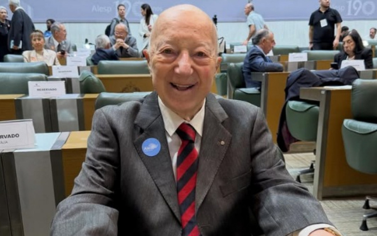 Morre o icônico jornalista esportivo Claudio Carsughi, aos 93 anos
