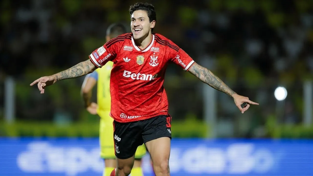 Flamengo goleia Mirassol e encosta no Palmeiras no Brasileirão