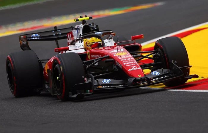 Hamilton aponta desafio da Ferrari e elogia Mercedes