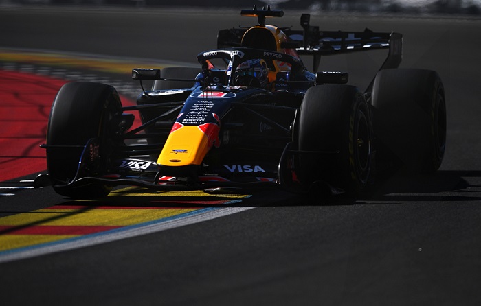 Verstappen minimiza vantagem da Red Bull no motor